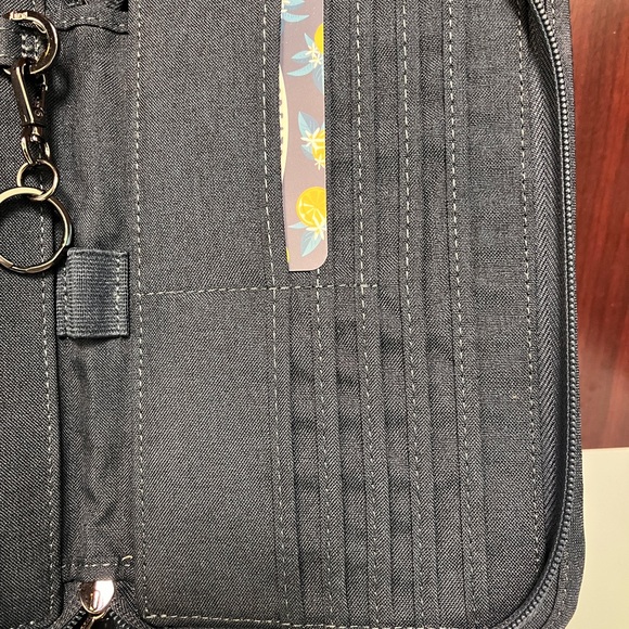 Lug Wallet - Zeppelin - Stylish Gray Quilted Women's Wallet - Picture 4 of 7